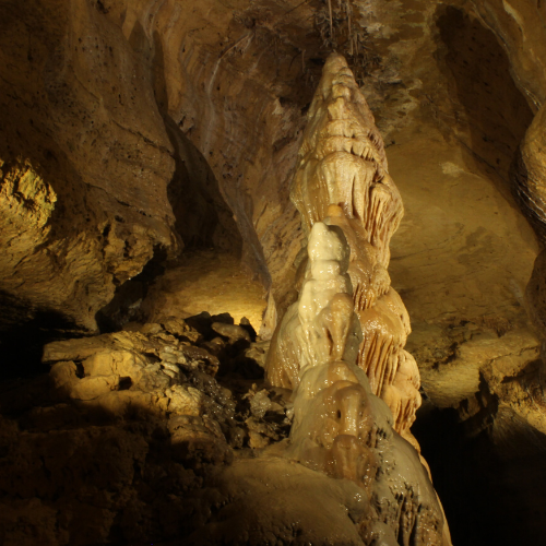 Large Stalagmites that can bee seen on a Tours in Wisconsin