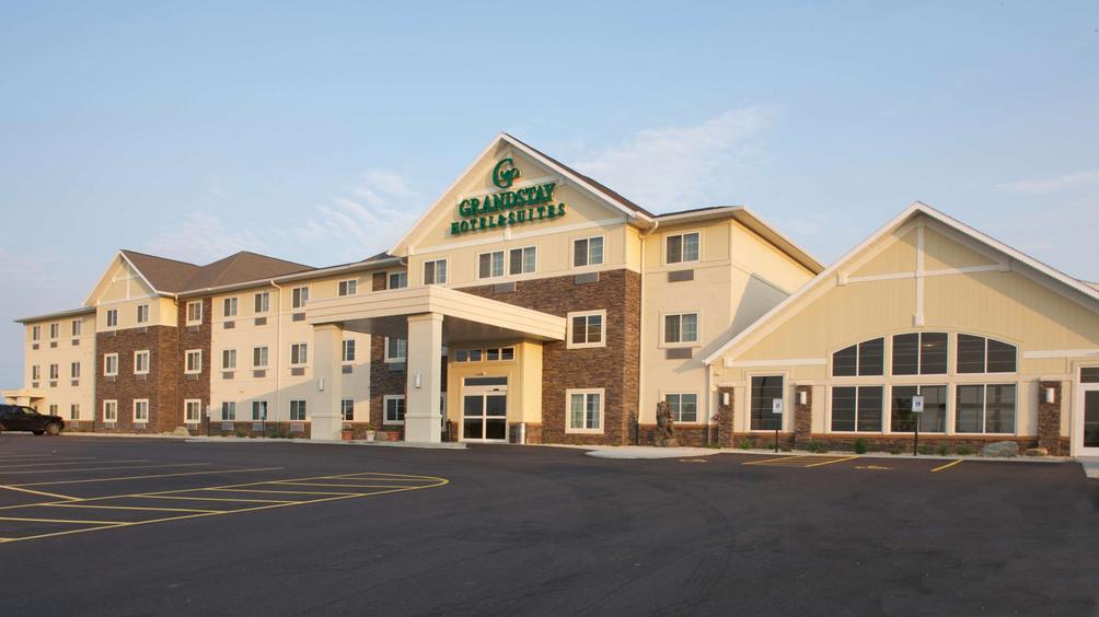 GrandStay Hotel front of building near many Wisconsin points of interest