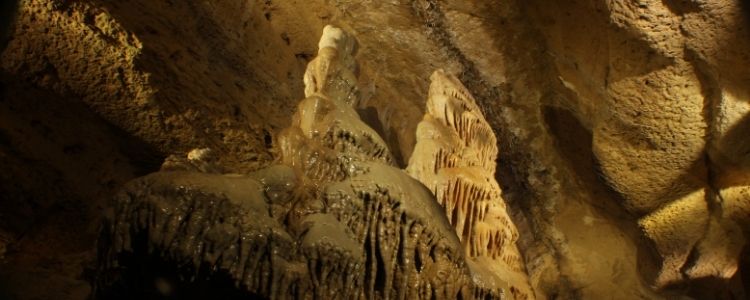 Geology of Cave of the Mounds