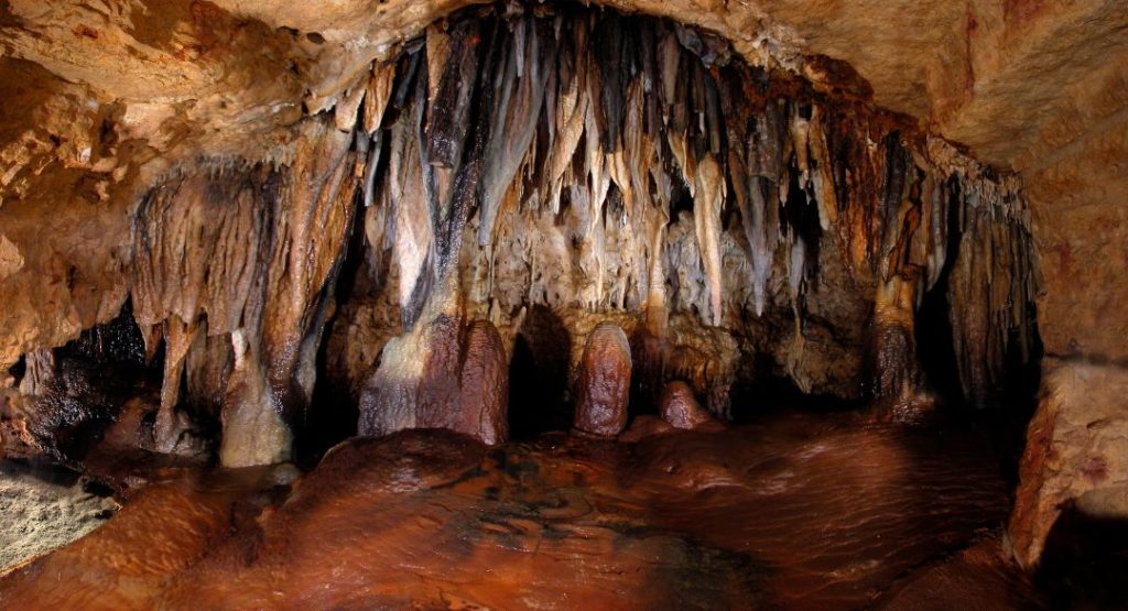 Beauty Room at Cave of the Mounds featuring colorful rocks